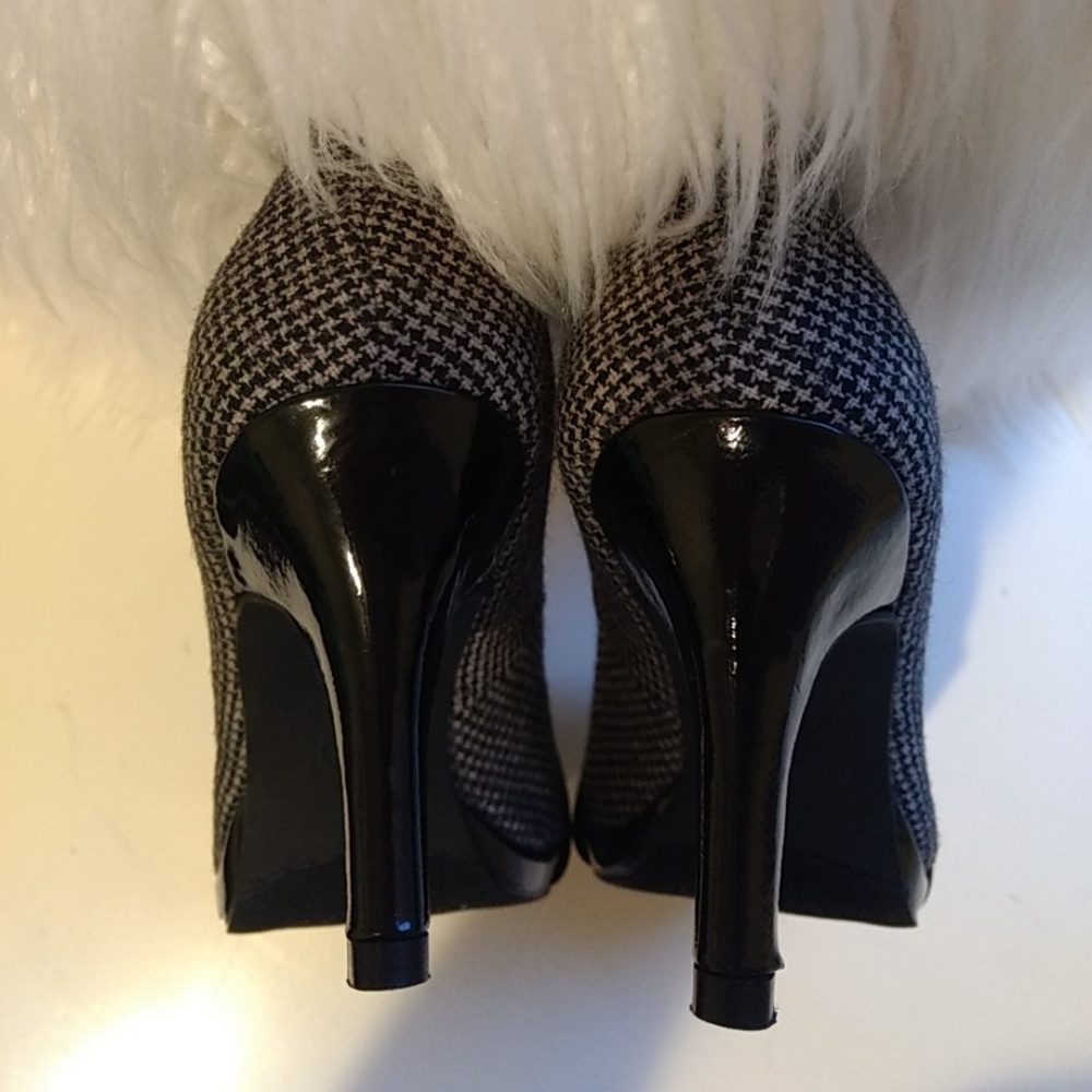Heels - Picture 4 of 7